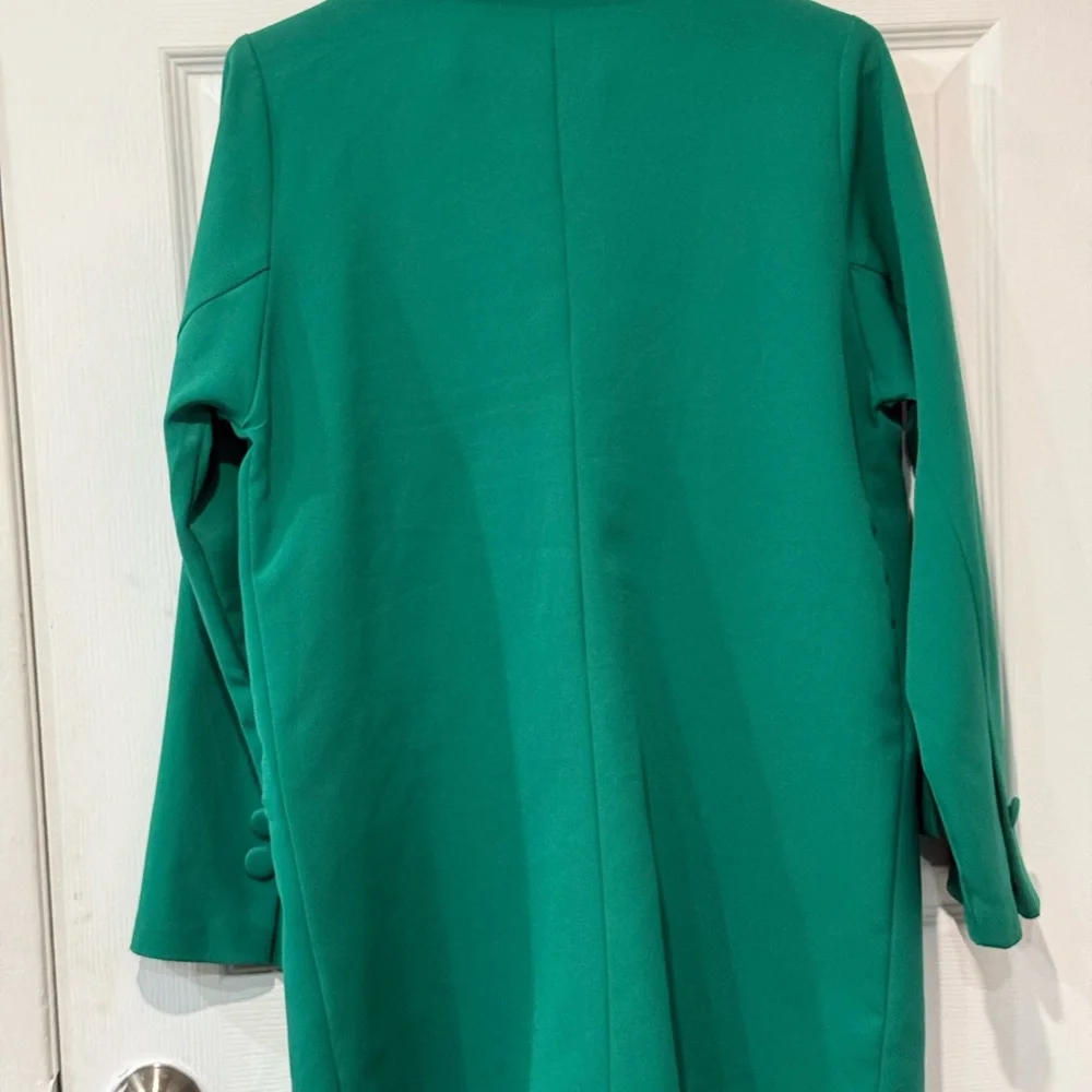 Elegant Green Double-Breasted Women's Coat - Picture 2 of 2